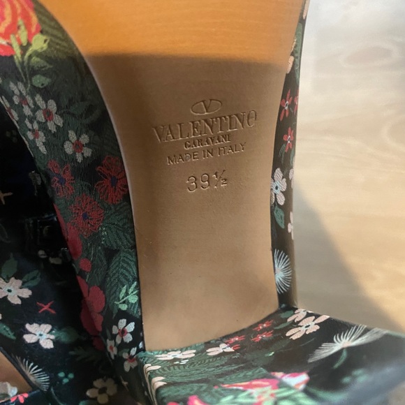 Valentino Boots with Box and Dustbag - Picture 2 of 4